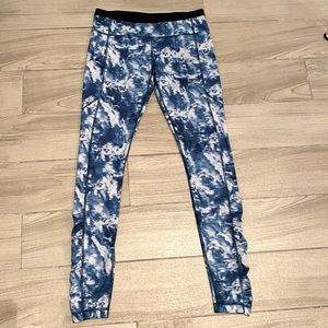 Lululemon full length blue tie dye speed tight workout leggings size 8
